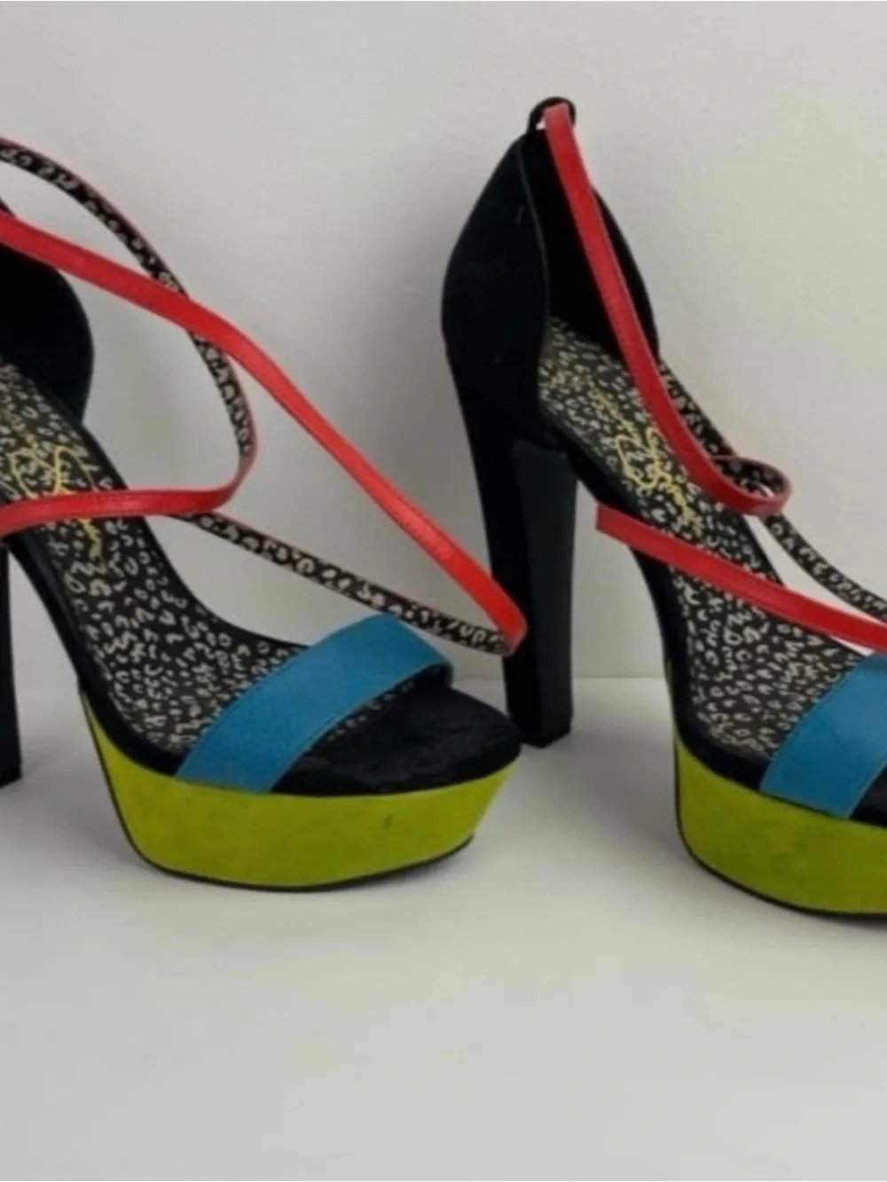 Jessica Simpson gently used